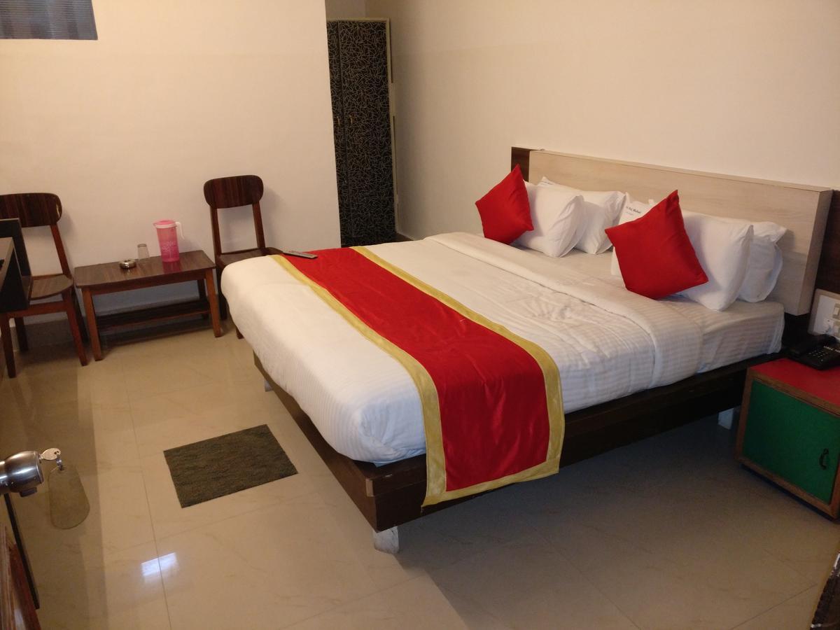 Hotel Raj Mahal Чикмагалур Екстер'єр фото